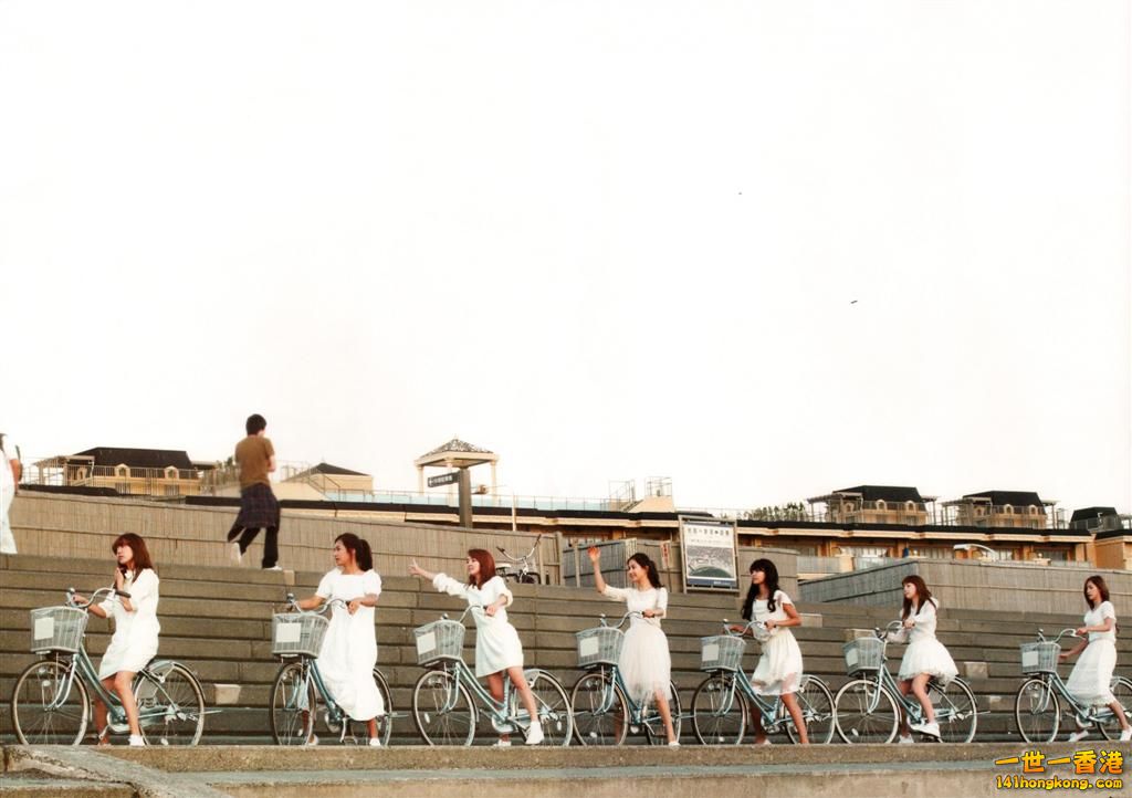 Copy of snsd_pose_on_bicycles-3080.jpg