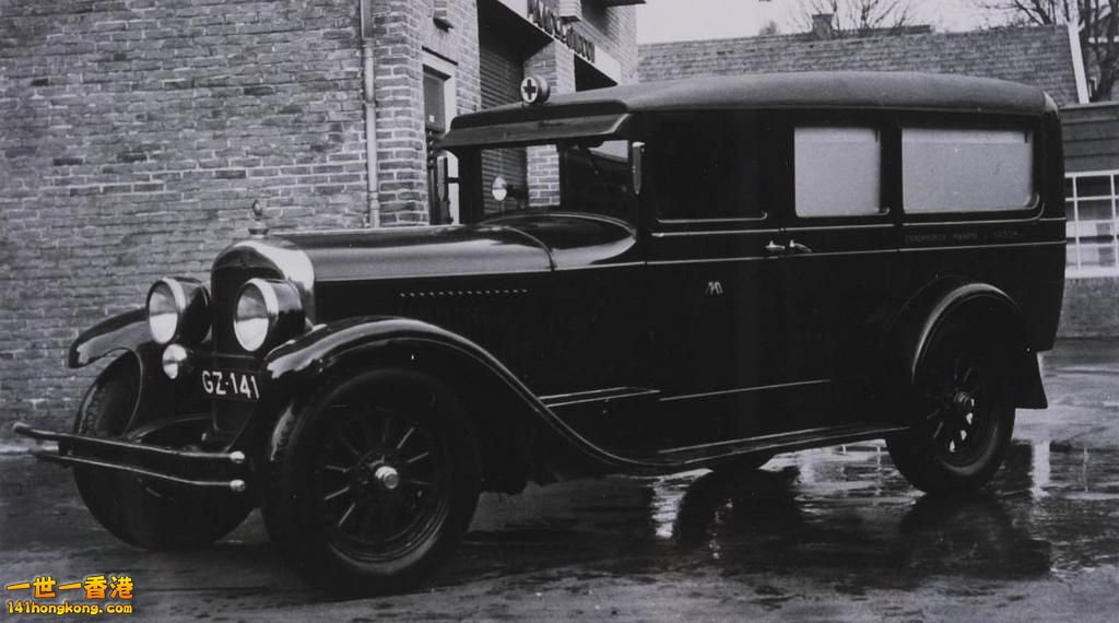 GZ-141 Cadillac Custom 150 carr. Fisher mod. Verheul Waddinxveen ambulance (1927).jpg