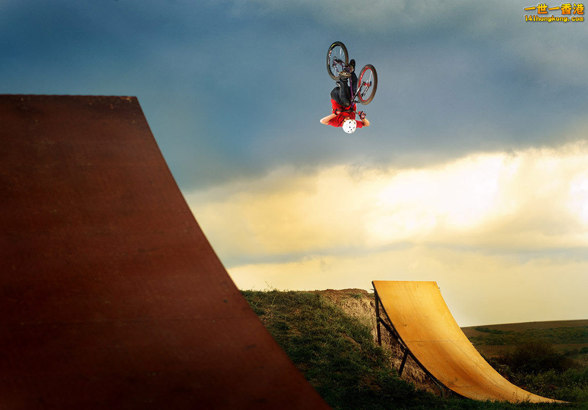extreme-sports-photography-cycling-jumps1.jpg
