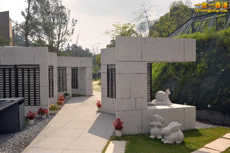 食物環境衞生署（食環署）和合石橋頭路靈灰安置所第五期西式紀念花園工程已經完成。圖.jpg