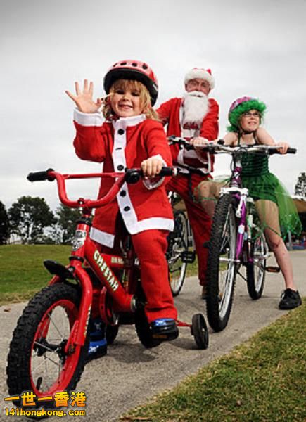 santa_on_bikes1.jpg