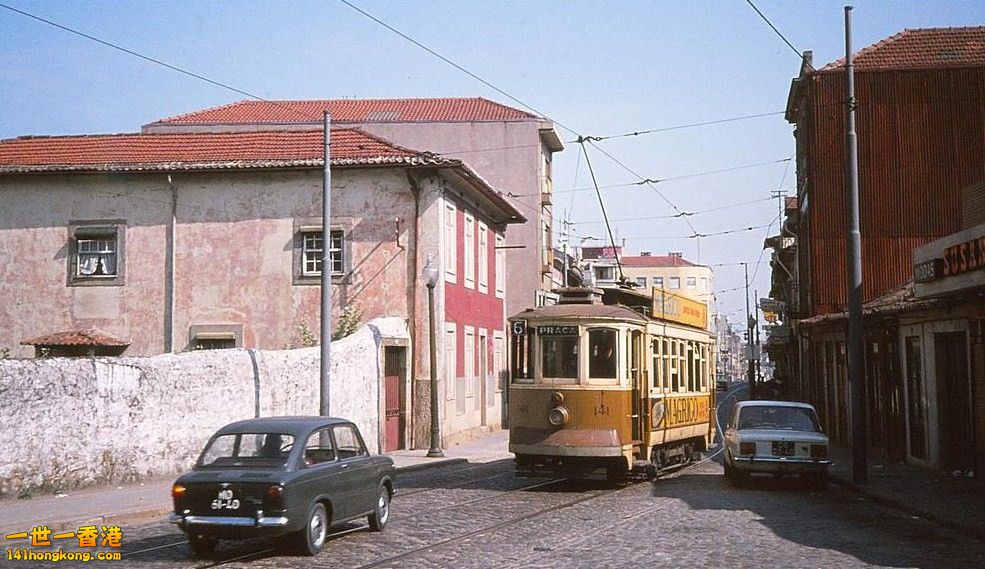 STCP 141 a 1910 Brill 23 semi convertible 4-wheel tram on service 6 at Praca do .jpg