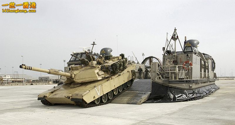 氣墊船上岸的M1A2.jpg