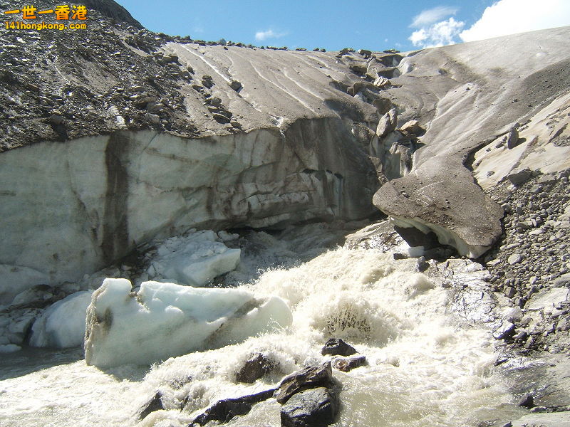 Mouth of the Schlatenkees Glacier near Innergschlöß, Austria.jpg