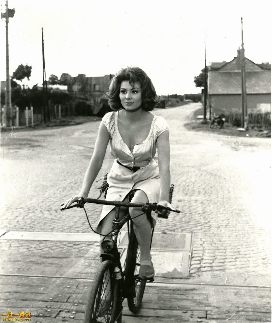 Interesting Vintage Photos of Famous People on Bicycles (10).jpg