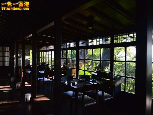 餐廳內部很漂亮，採光良好