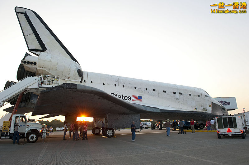 STS-135着陸後.jpg