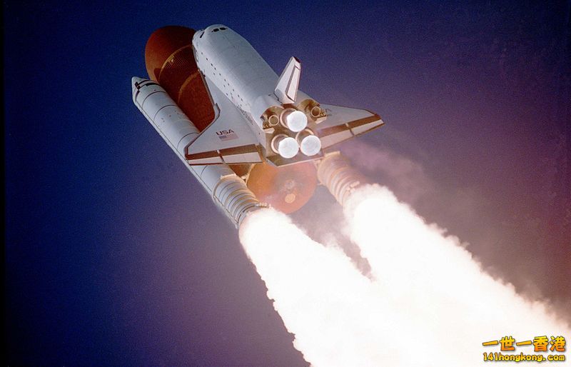 Atlantis climbs toward orbit.jpg