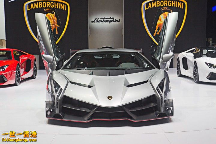 Lamborghini-Veneno-at-Geneva-2013-05-720x480.jpg