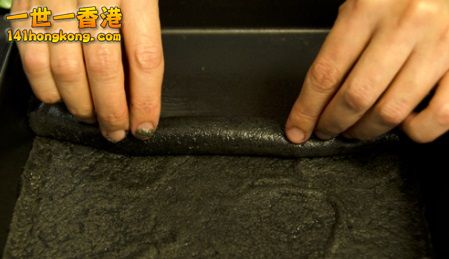 Black-sesame-rolling4_M_s.jpg