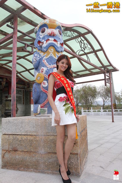 主辦單位請來長腿甜心賴琳恩加持代言