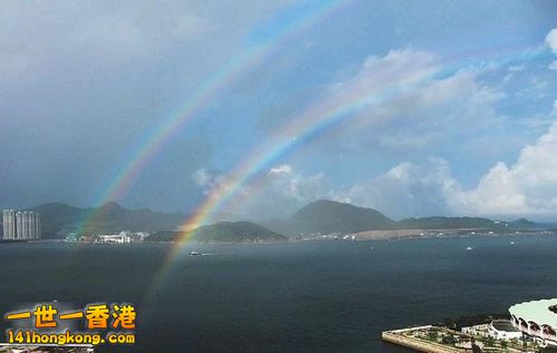 港島小西灣拍得的彩虹景象。.jpg