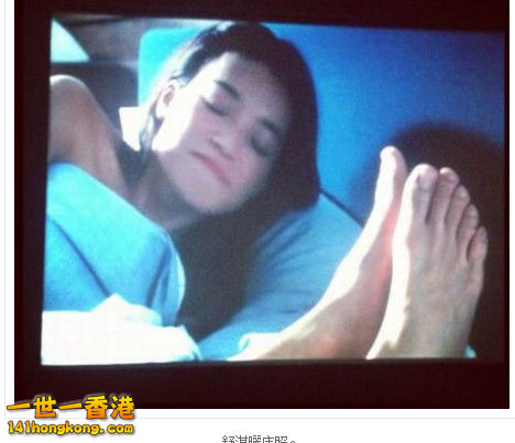 舒淇身旁的大腳引發網友熱烈討論