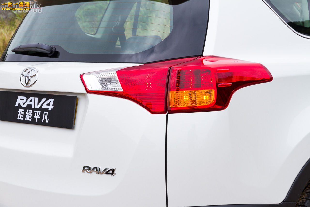 toyota-rav4-2013-review-online-09l.jpg