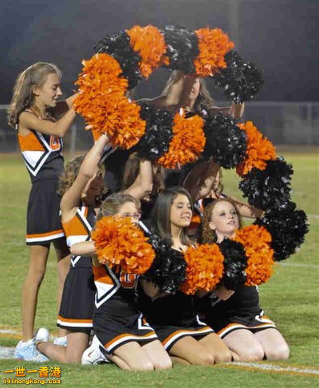 Cheerleaders Pom Poms.jpg