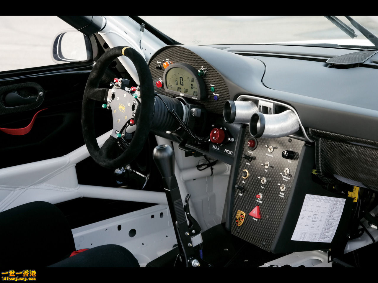 2008-Porsche-911-GT3-RSR-Cockpit-1280x960.jpg