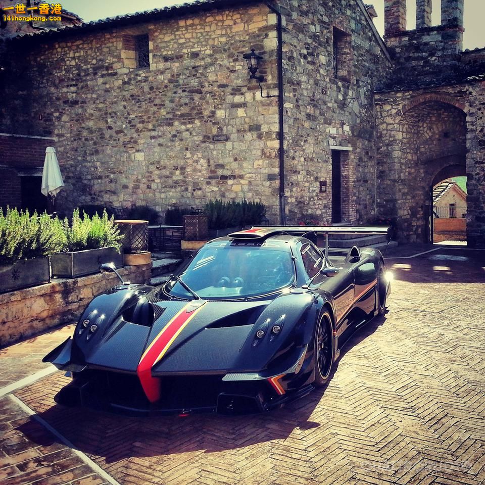 412550_4038_big_2013-pagani-zonda-revolucion-1-2.jpg