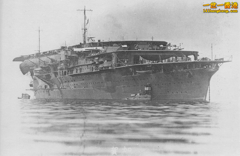 1930年三段式飛行甲板時期的加賀號.jpg