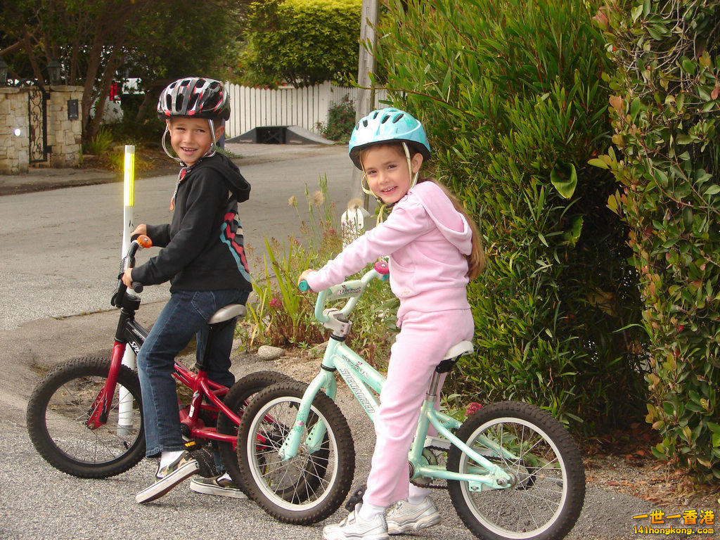 Children-biking-Carmel-closeup-017.jpg