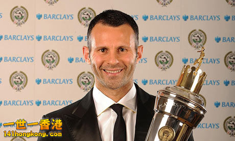 Ryan-Giggs-with-his-Playe-001.jpg