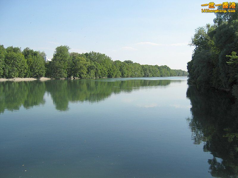 The river Isar near Munich..jpg