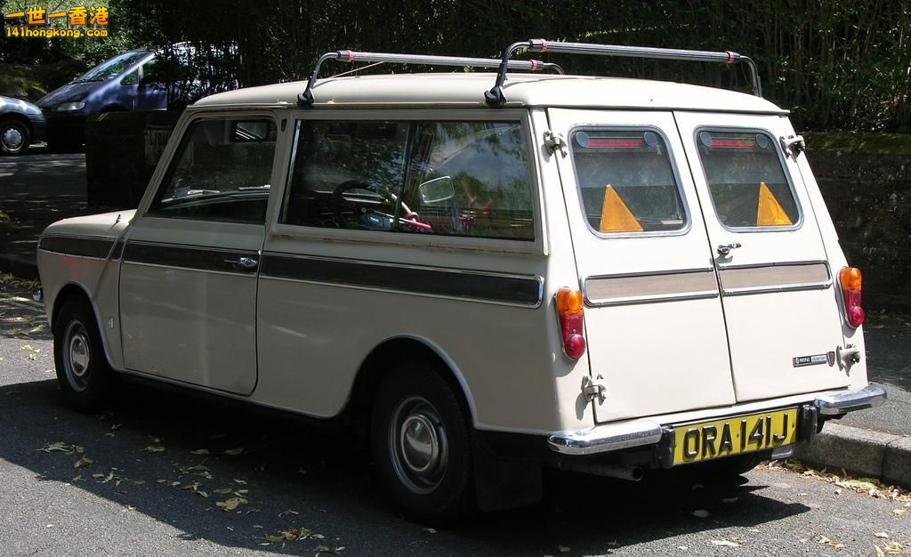 1971 Mini Clubman Estate in Buxton.jpg