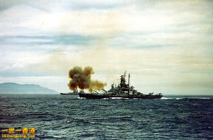 印第安納號正在炮擊釜石工廠。攝於1945年。.jpg