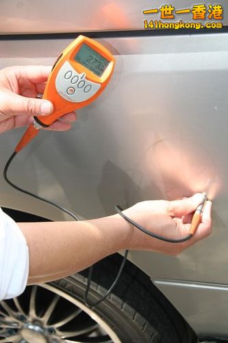 儀器能探測車輛表面油層厚度，原廠車身一般是60-120度，視乎日本或歐洲車而定.jpg.jpg