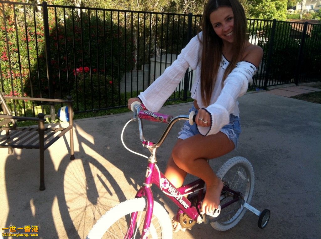 Girl-on-bike-2012-1024x764.jpg