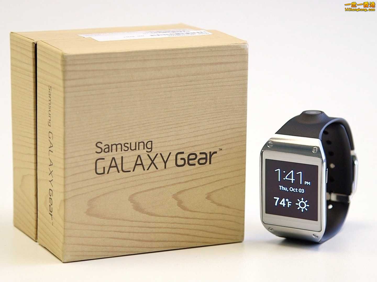 samsung-says-it-has-sold-800000-galaxy-gear-smart-watches-in-two-months.jpg