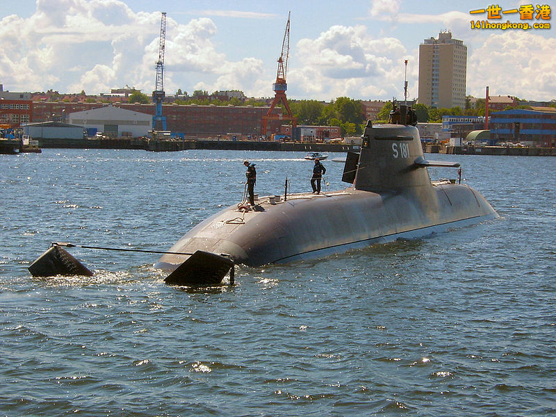 U31 of the German Navy in Kiel harbor.jpg
