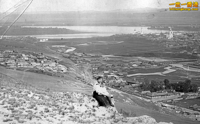 The panorama of Krasnoyarsk from the Karaulnaya Gora hill, 1910.jpg
