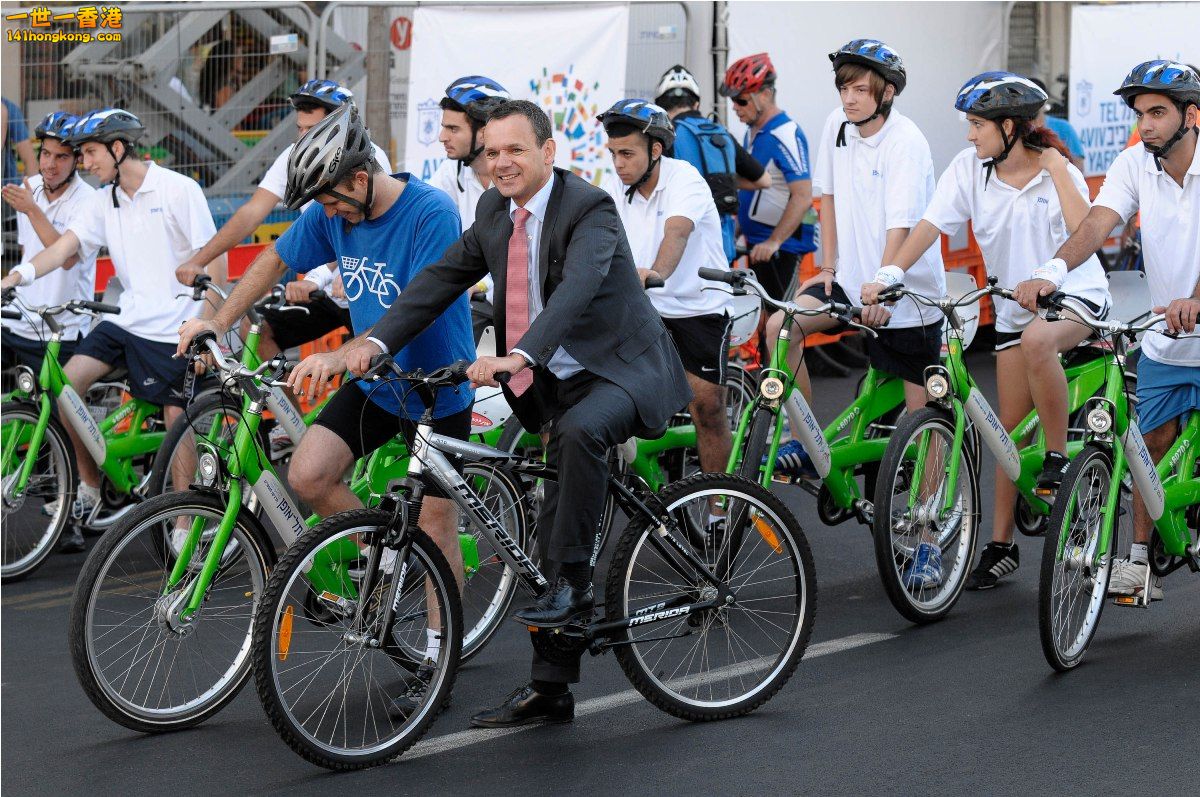 Dutch-Ambassador-at-TLV-bicycle-race-1.jpg