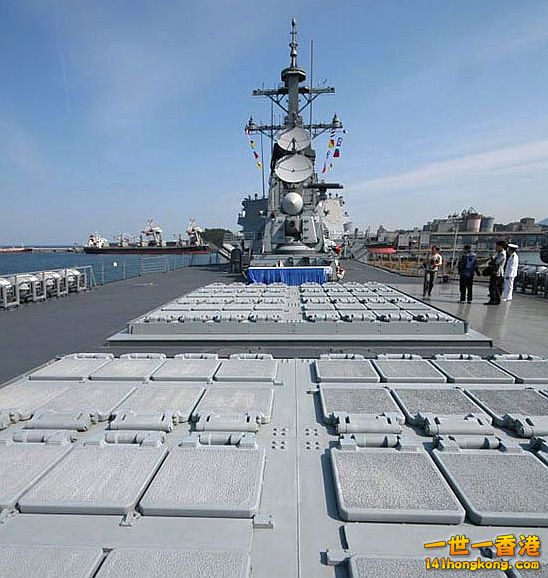 KDX-3艦體後段的兩組垂直發射器裡，近處是MK-41， 遠處則是韓國自行開發的KVLS。.jpg.jpg