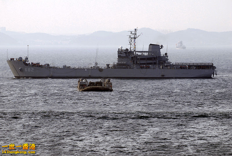 孤隼峰級坦克登陸艦_3.jpg