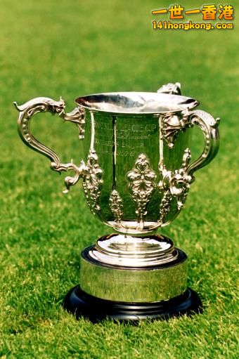 英格蘭聯賽盃獎盃.jpg