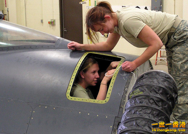 Female Technicians USAF.jpg