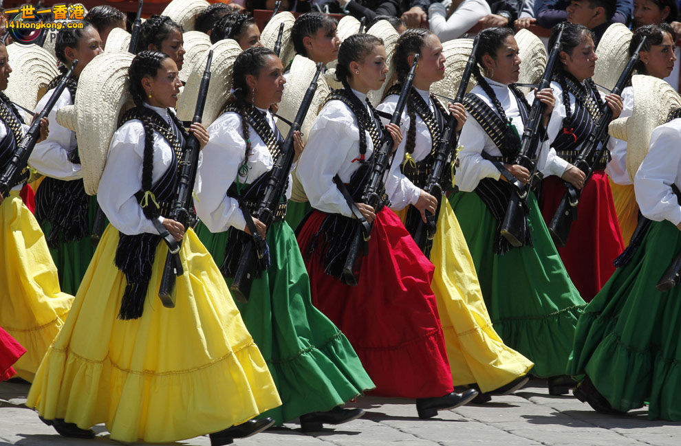 Mexico Female soldiers.jpg