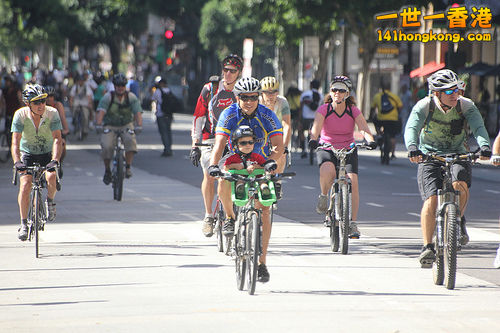 kid-riding-la-ciclavia-waltarrr.jpg