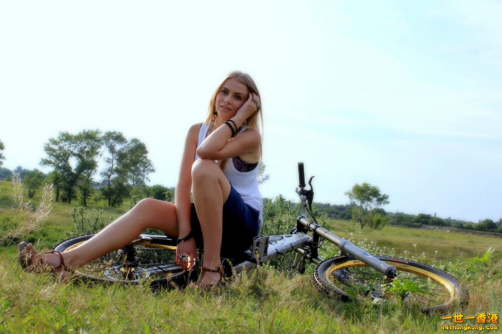 girl-on-a-downhill-bike-1-1024x682.jpg