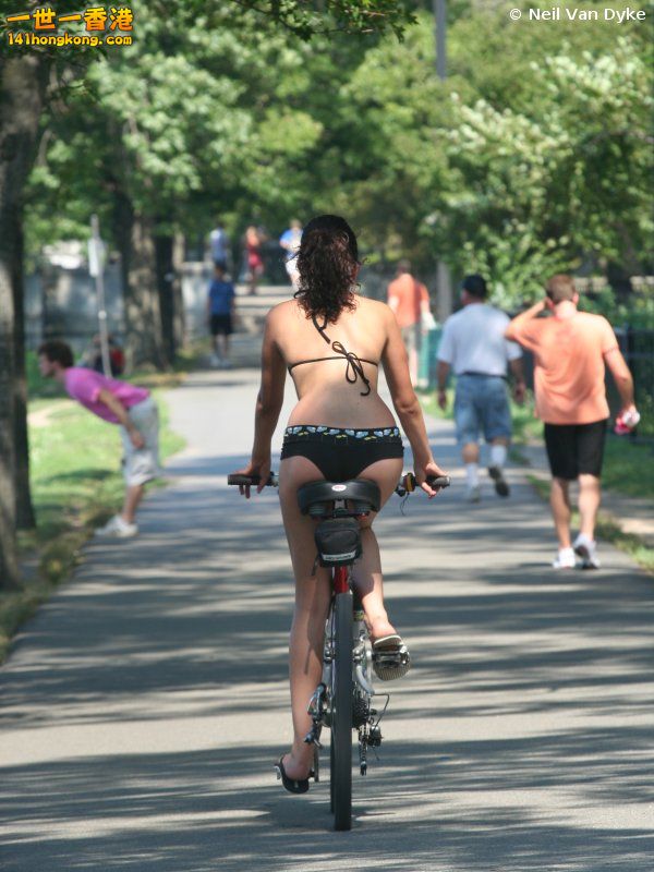 boston-bikini-bike-babe-bow-behind.jpg