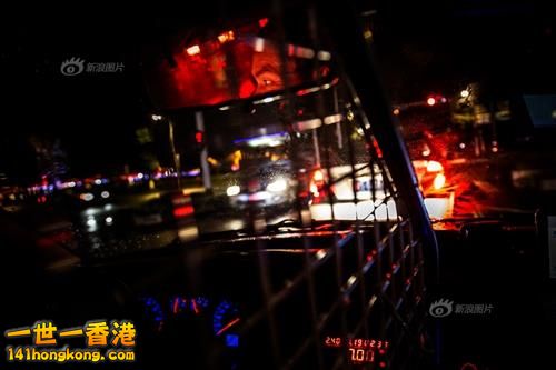 出租司机朱师傅在东莞厚街开车13年，平时开夜车可以赚到三四百块左右，往桑拿和酒店送客人还会得到50到100 ...