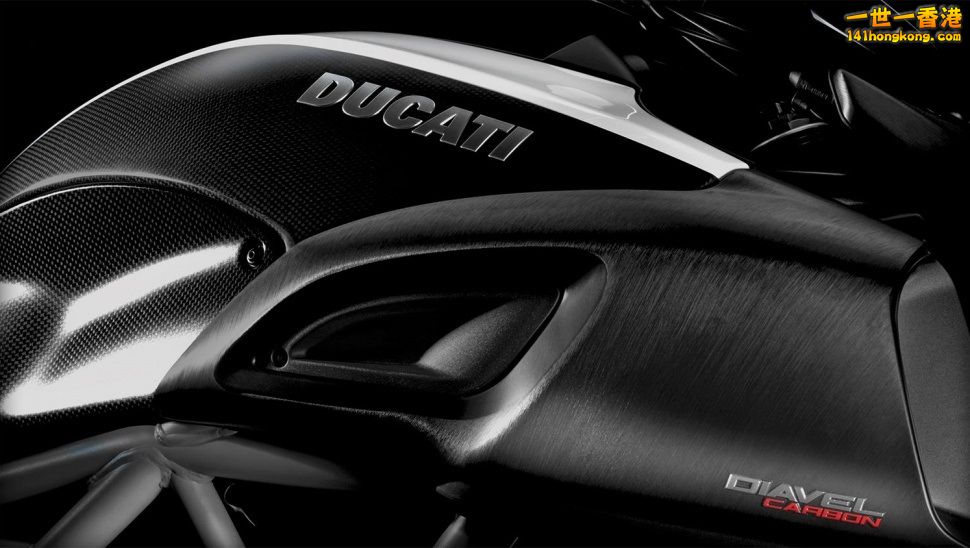 ducati-diavel-carbon-detail-macro-970x548-c.jpg