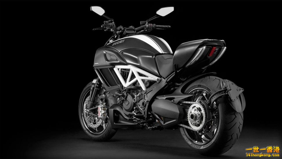 ducati-diavel-carbon-rear-left-970x548-c.jpg