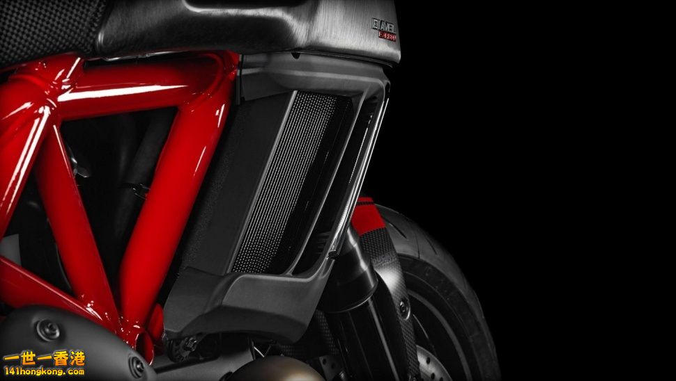 ducati-diavel-carbon-red-detail-macro-970x548-c.jpg