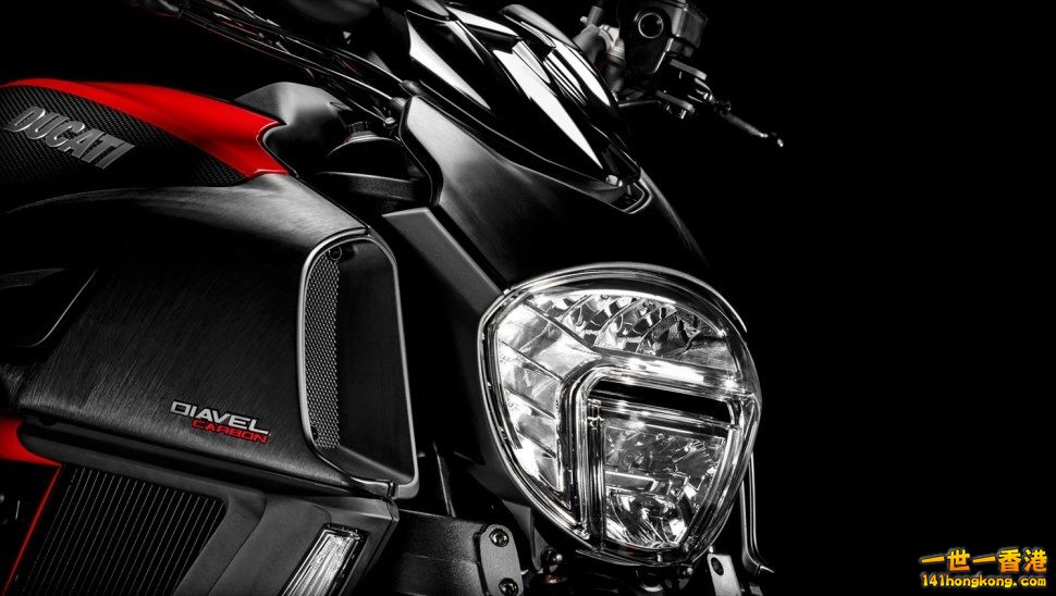 ducati-diavel-carbon-red-headlight-macro-970x548-c.jpg