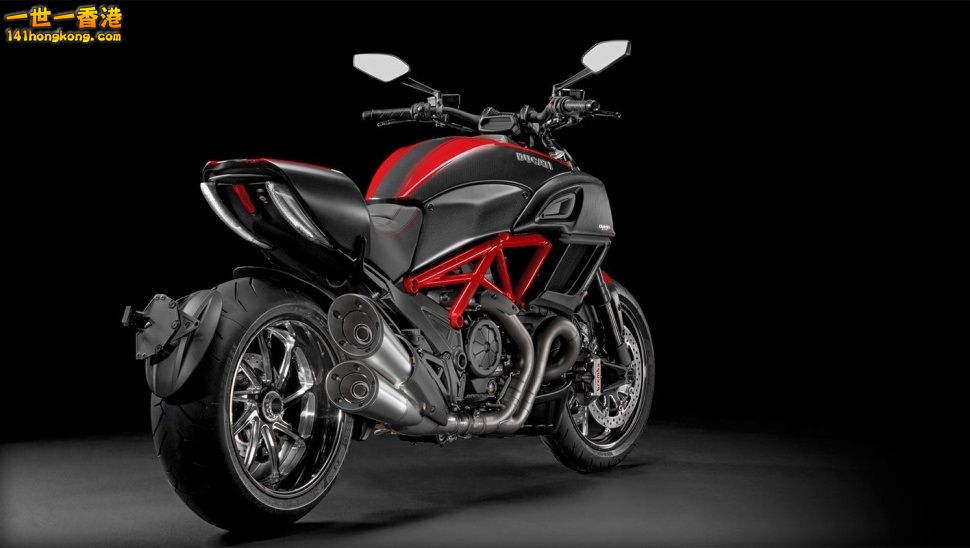 ducati-diavel-carbon-red-rear-right-970x548-c.jpg