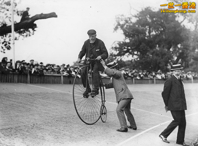 penny-farthing-race-004.jpg