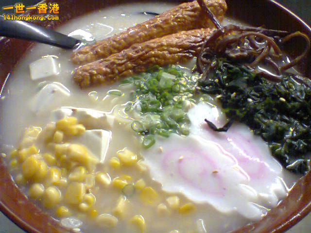 獅子狗魚蛋拉麵