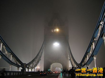 440px-Fog-towerbridge.700px.jpeg